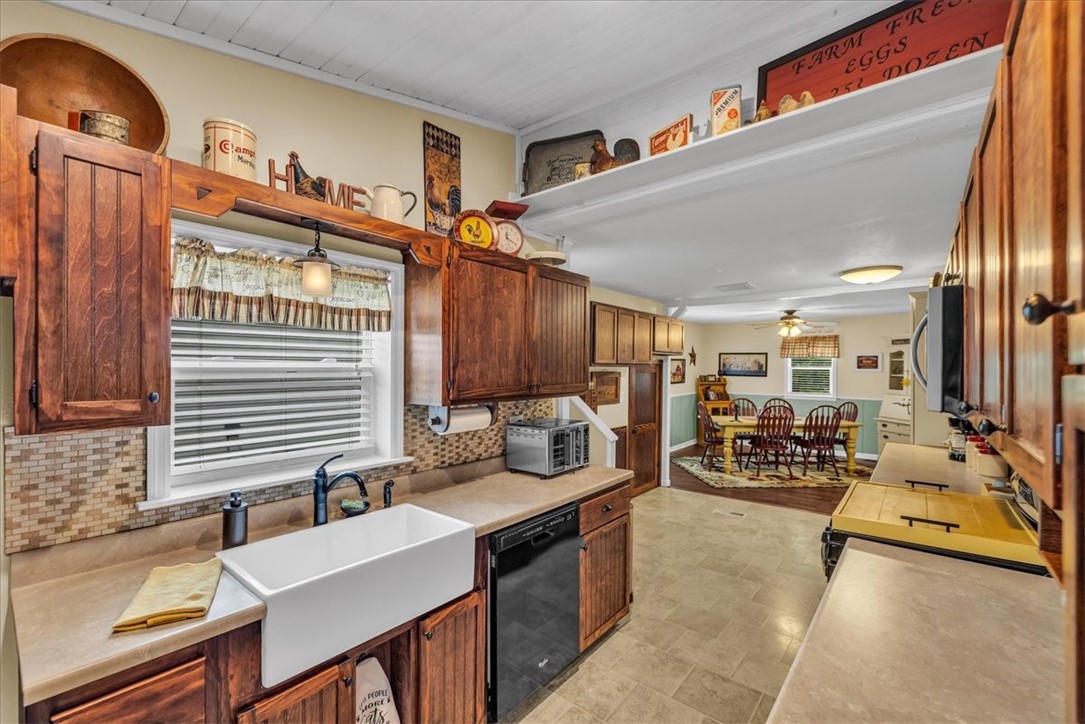 309 North Locust Street Assumption, IL 62510 - Photo 9 of 21