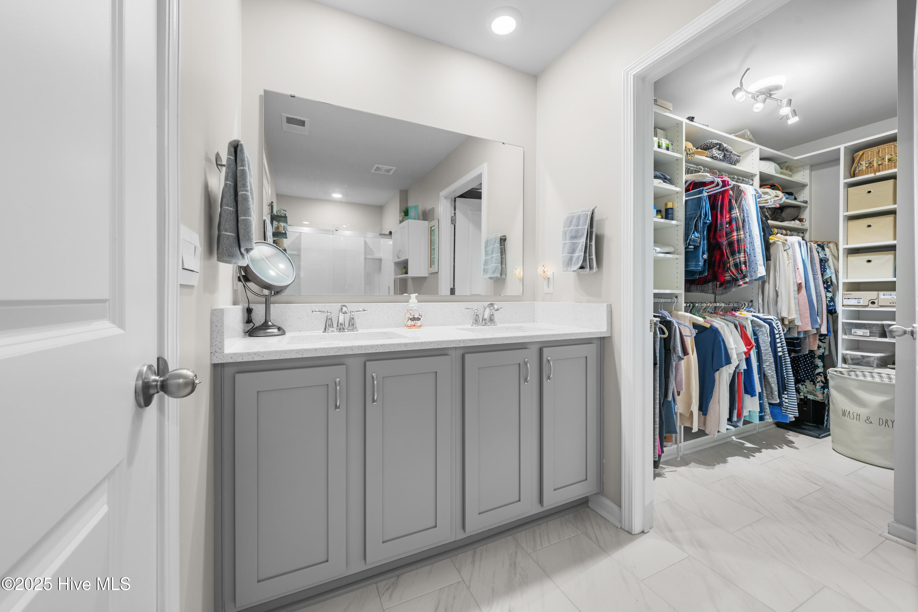 776 Buckeye Road Northeast Leland, NC 28451 - Photo 29 of 42 Owners Bathroom with new quartz countertops