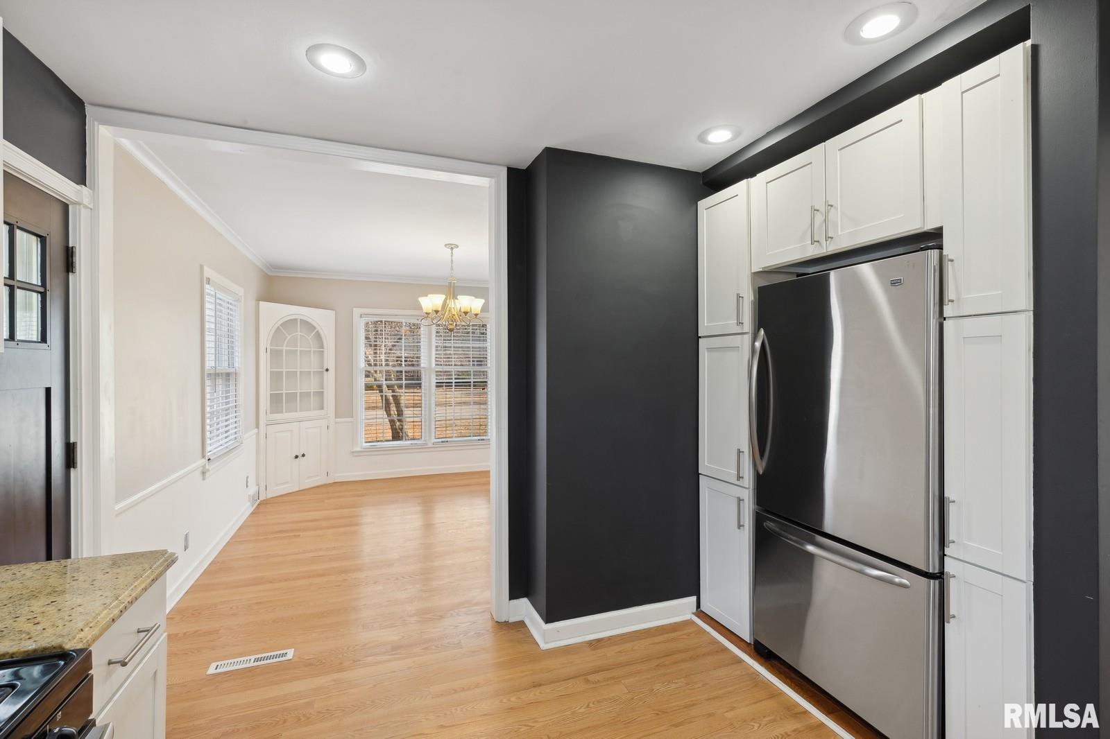 2204 Fairhaven Road Davenport, IA 52803 - Photo 11 of 27 Gallery Image 11