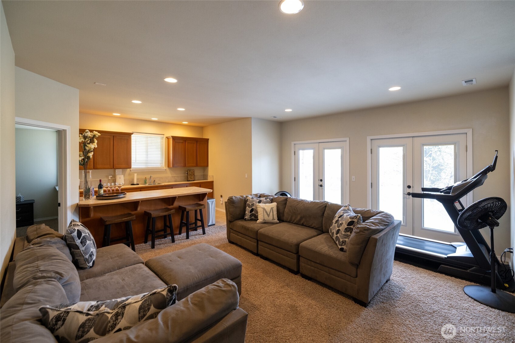 1895 Southeast Maple Drive Chehalis, WA 98532 - Photo 27 of 35 a living room with furniture and a large window