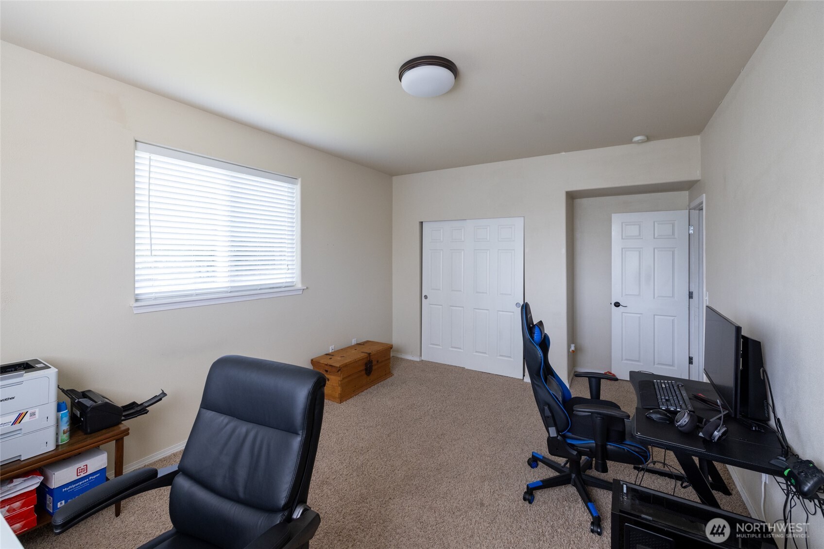 1895 Southeast Maple Drive Chehalis, WA 98532 - Photo 29 of 35 a room with furniture and a window