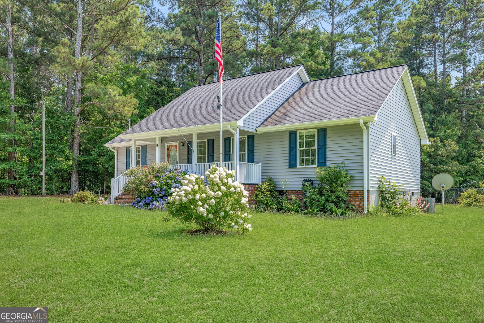 287 Walters Road Lavonia, GA 30553 - Photo 1 of 1 a front view of a house with garden
