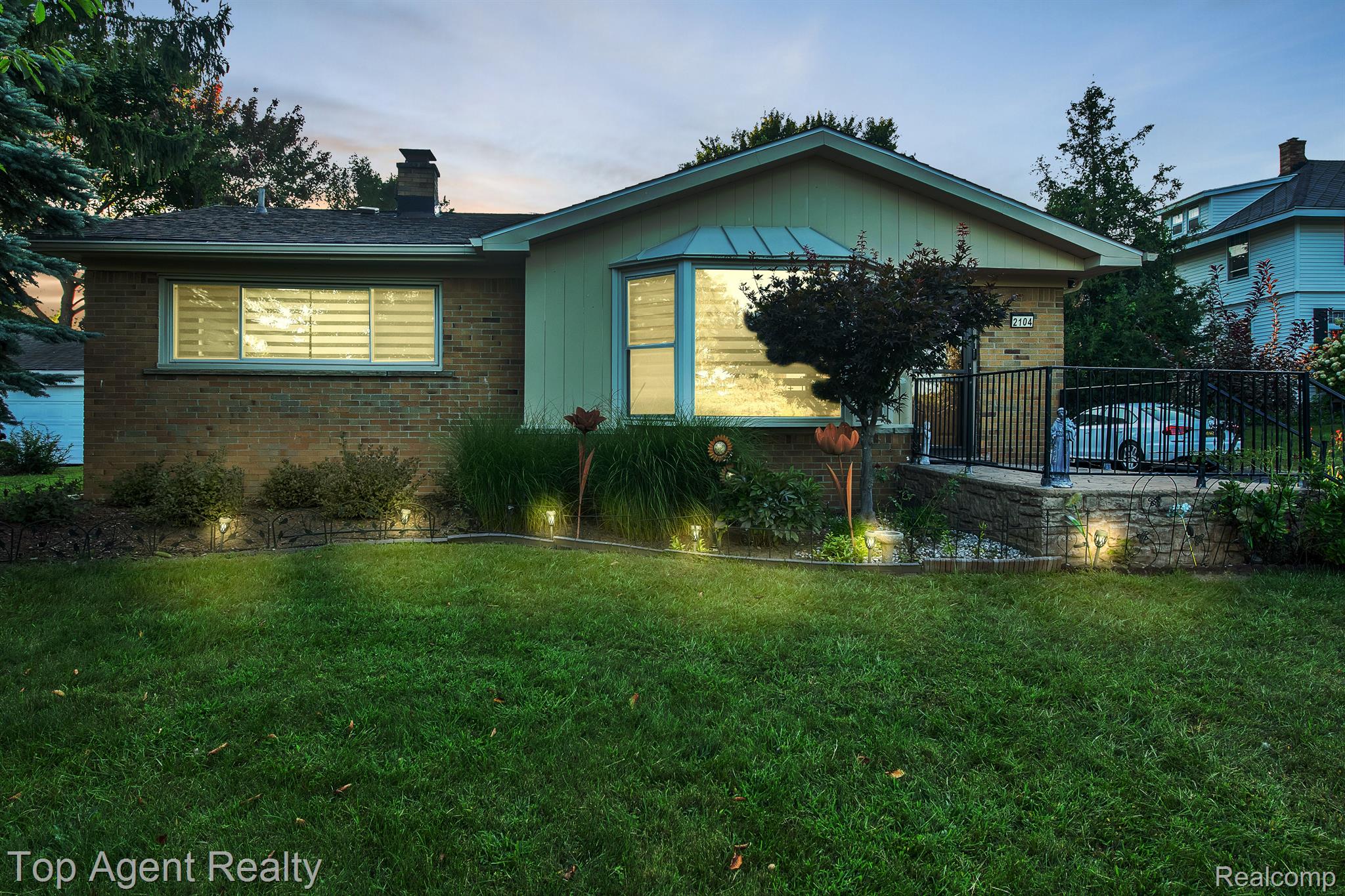 2104 Middlebelt Road West Bloomfield, MI 48324 - Photo 1 of 30 Gallery Image 1