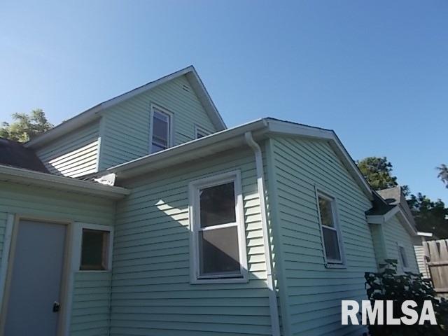 2605 Cleveland Street Clinton, IA 52732 - Photo 3 of 10 Gallery Image 3