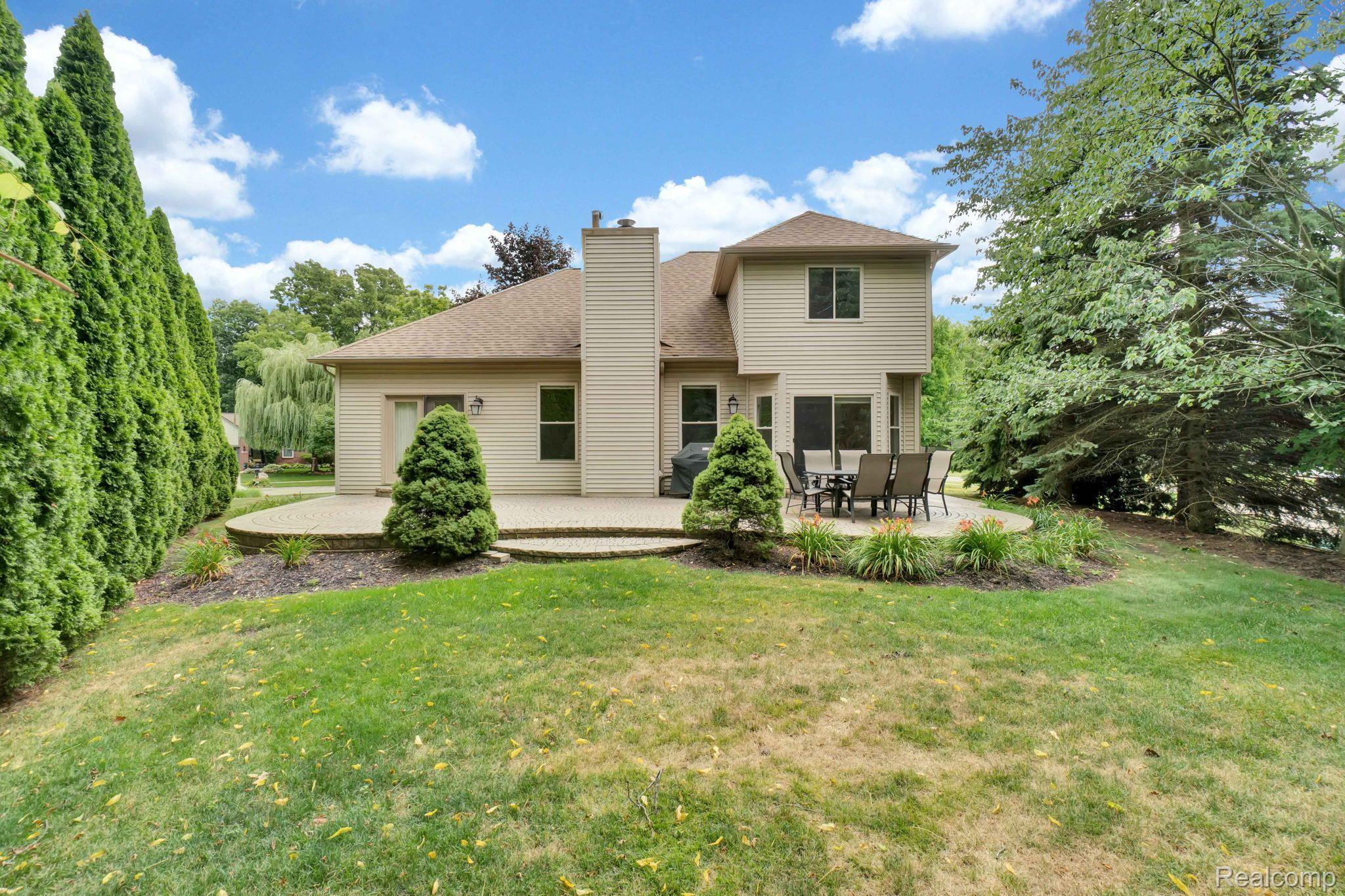 109 Chestnut Ridge Walled Lake, MI 48390 - Photo 8 of 54 Gallery Image 8