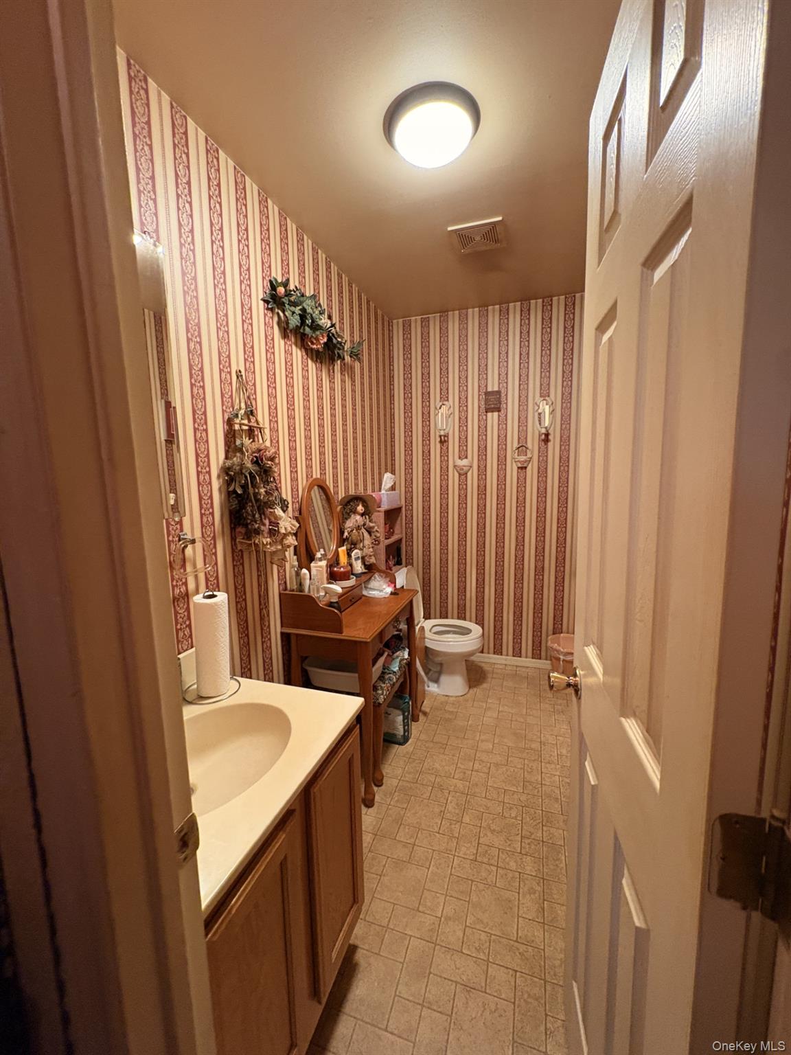 142 King Road Rocky Point, NY 11778 - Photo 12 of 15