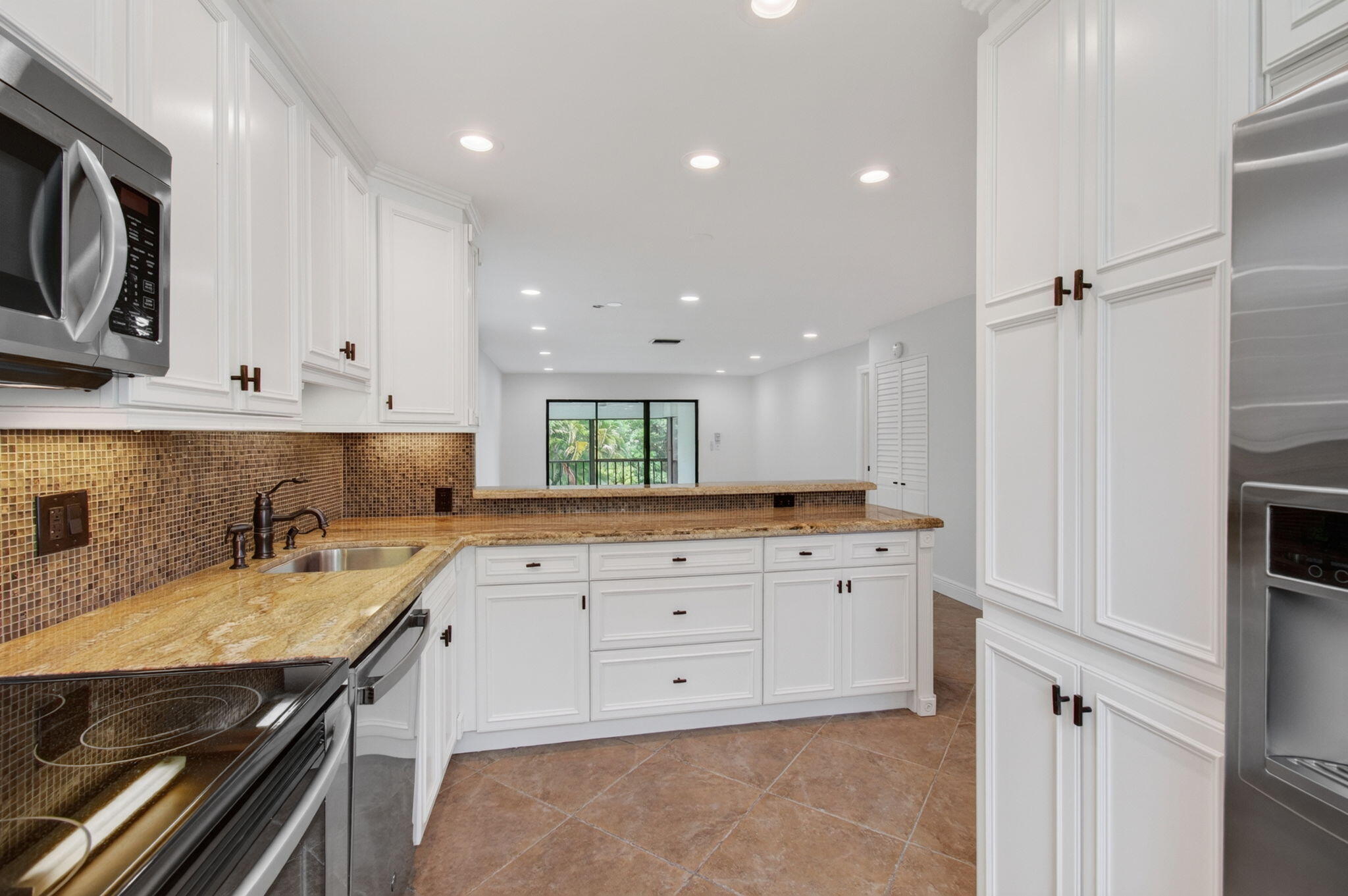 8460 Casa Del Lago, Unit 25B Boca Raton, FL 33433 - Photo 12 of 57 KITCHEN