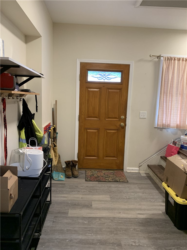 28 Peck Street Rochester, NY 14609 - Photo 2 of 8 Shared entry