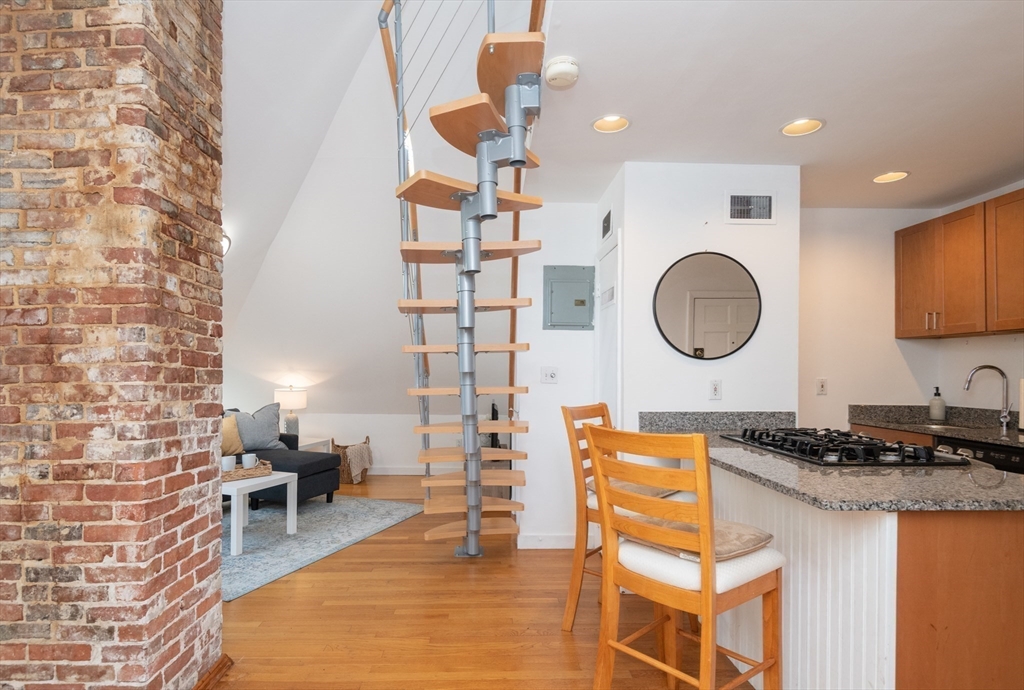 83 Pleasant Street, Unit 7 Marblehead, MA 01945 - Photo 13 of 42