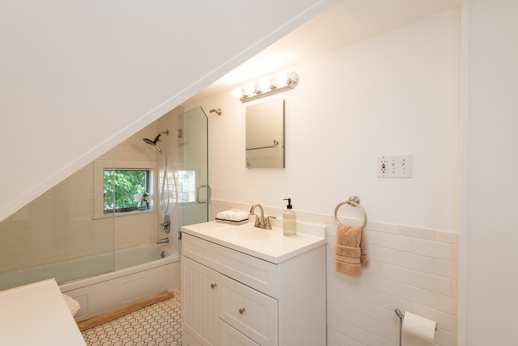83 Pleasant Street, Unit 7 Marblehead, MA 01945 - Photo 23 of 42
