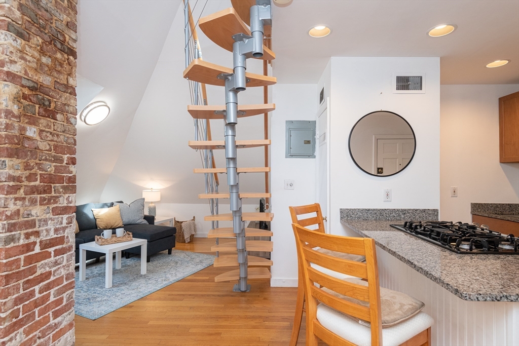 83 Pleasant Street, Unit 7 Marblehead, MA 01945 - Photo 3 of 42