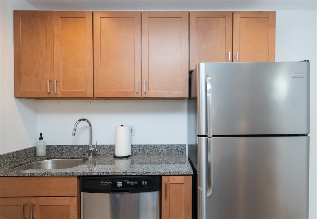 83 Pleasant Street, Unit 7 Marblehead, MA 01945 - Photo 6 of 42