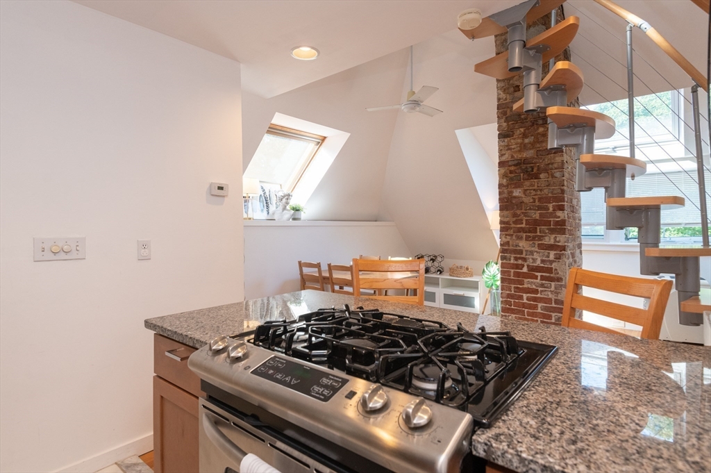 83 Pleasant Street, Unit 7 Marblehead, MA 01945 - Photo 7 of 42