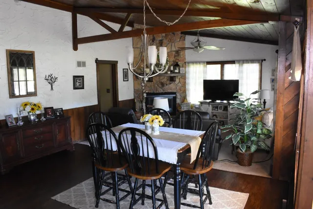 $895,000 | S108W34703 Jacks Bay Road, Mukwonago, WI 53149