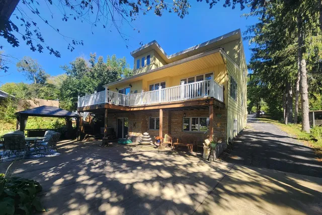 $895,000 | S108W34703 Jacks Bay Road, Mukwonago, WI 53149