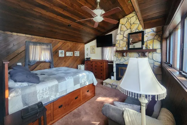 $895,000 | S108W34703 Jacks Bay Road, Mukwonago, WI 53149