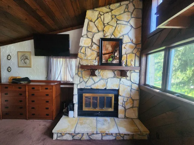 $895,000 | S108W34703 Jacks Bay Road, Mukwonago, WI 53149