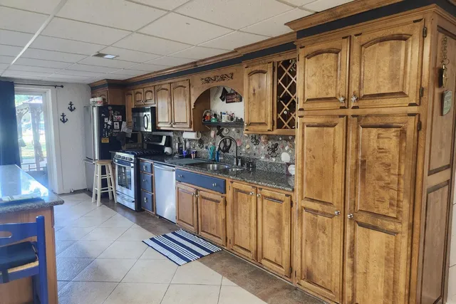 $895,000 | S108W34703 Jacks Bay Road, Mukwonago, WI 53149