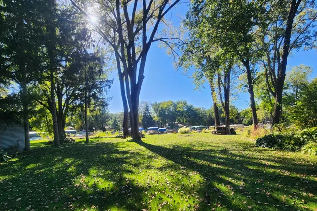 $895,000 | S108W34703 Jacks Bay Road, Mukwonago, WI 53149