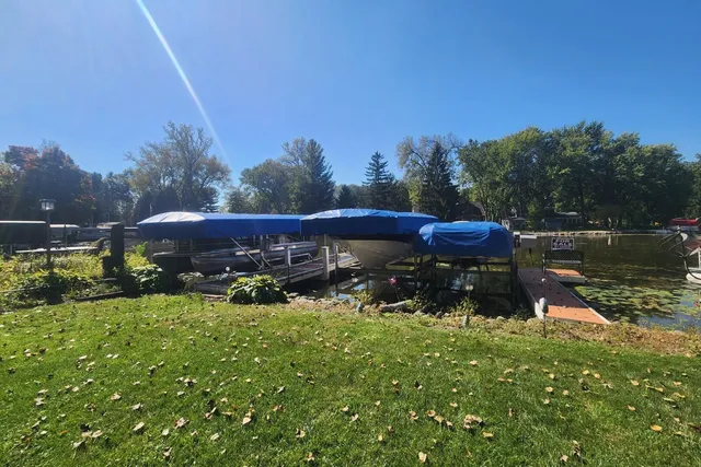 $895,000 | S108W34703 Jacks Bay Road, Mukwonago, WI 53149