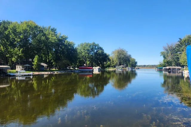 $895,000 | S108W34703 Jacks Bay Road, Mukwonago, WI 53149