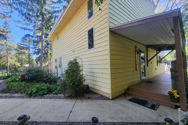 $895,000 | S108W34703 Jacks Bay Road, Mukwonago, WI 53149