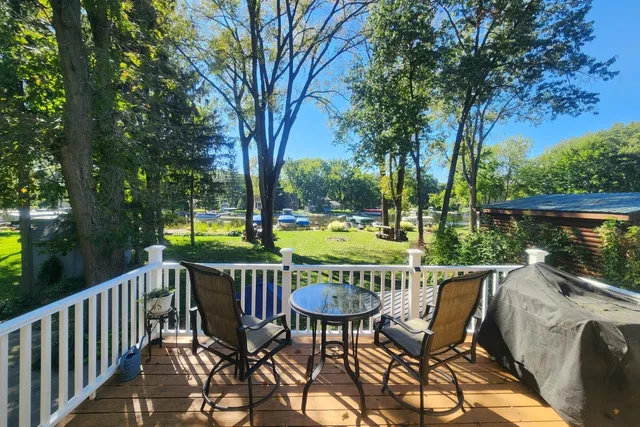 $895,000 | S108W34703 Jacks Bay Road, Mukwonago, WI 53149