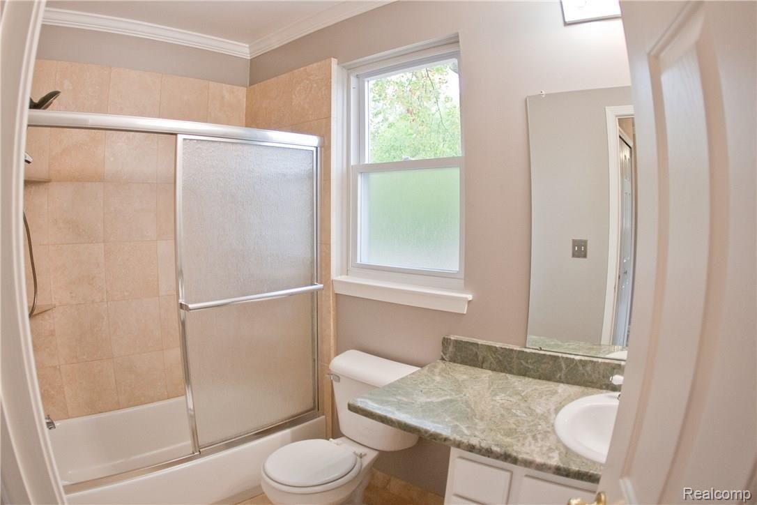 20142 Rensellor Street Livonia, MI 48152 - Photo 20 of 31 020livoniahouse.jpg