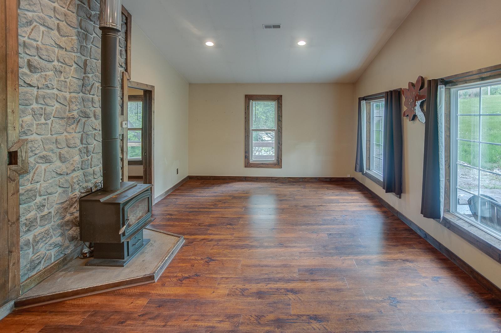 730 City Lake Road Hillsboro, IL 62049 - Photo 12 of 66 Gallery Image 12