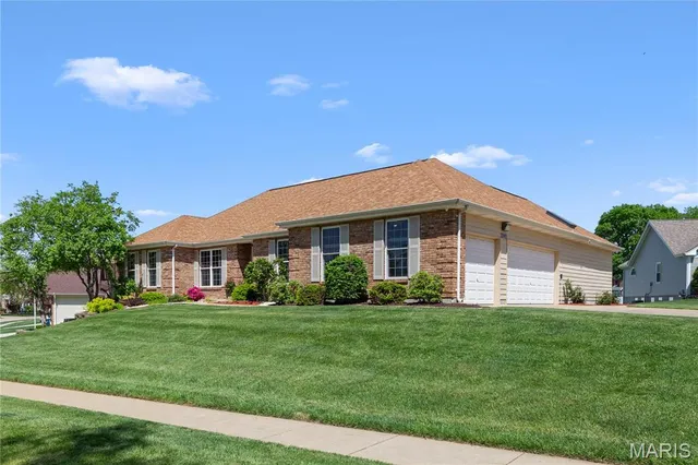 $575,000 | 2840 La Brea Drive, St. Charles, MO 63303
