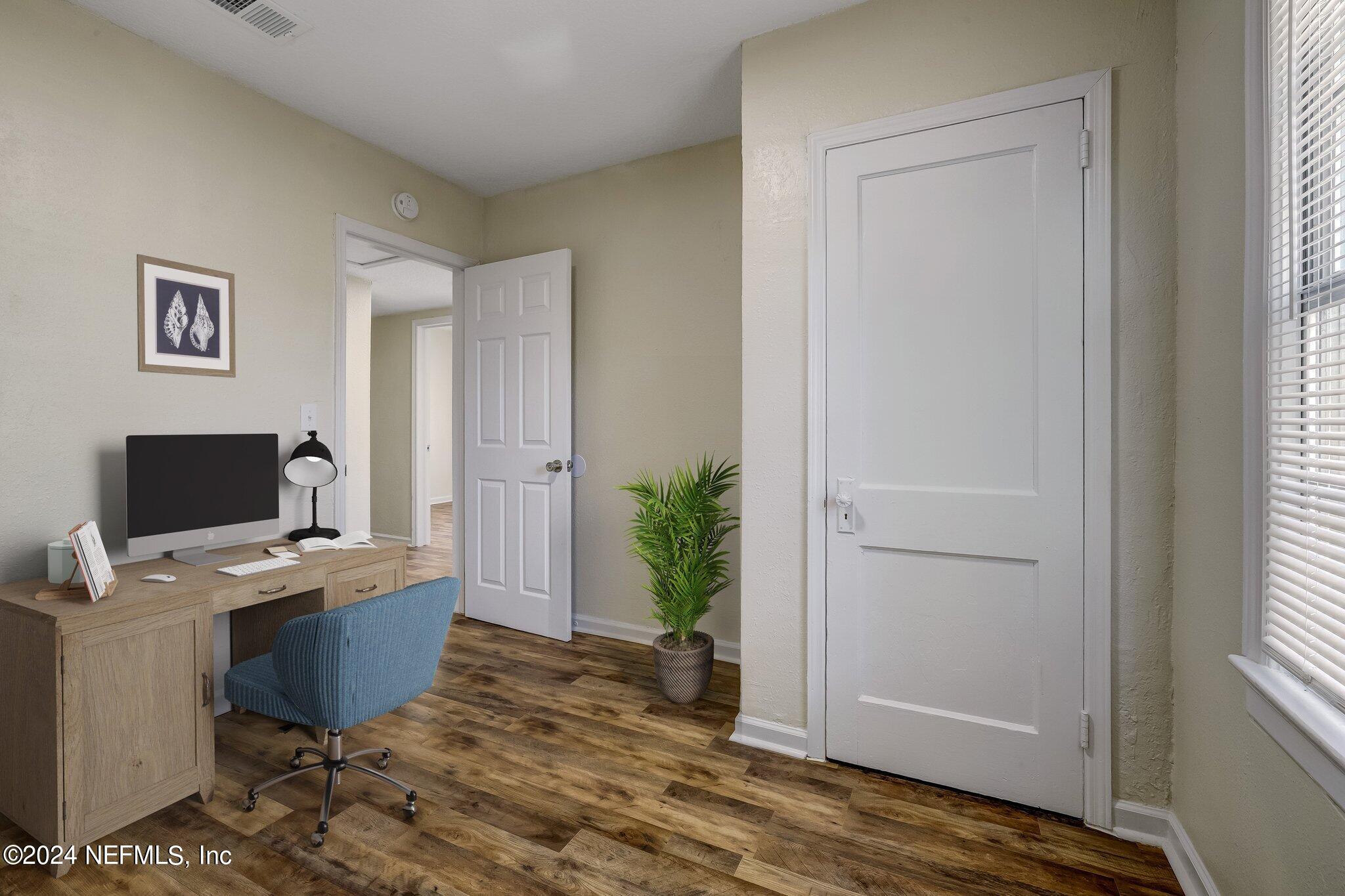 4917 Dundee Road Jacksonville, FL 32210 - Photo 20 of 26 a workspace with furniture and window