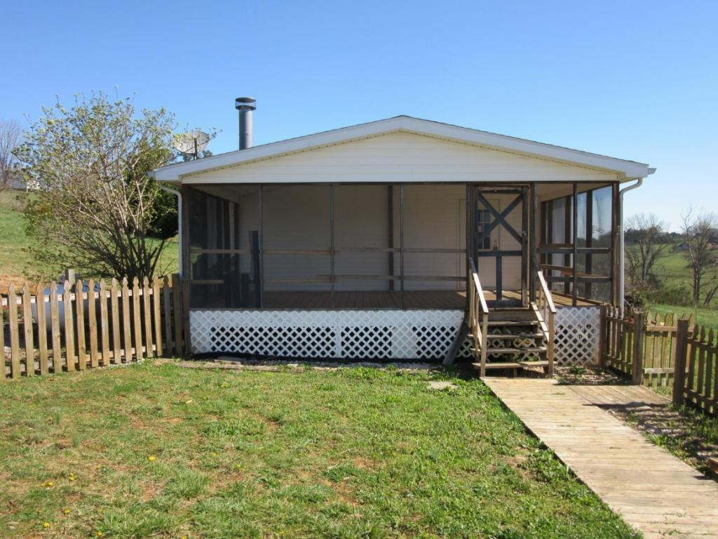 310 Sunnyside Road Greeneville, TN 37743 - Photo 15 of 23 screen porch