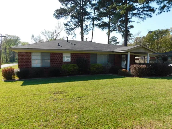 $129,900 | 201 8th Street Southeast, Springhill, LA 71075