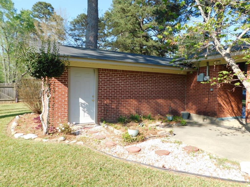 201 8th Street Southeast Springhill, LA 71075 - Photo 11 of 37