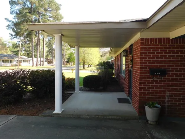 $129,900 | 201 8th Street Southeast, Springhill, LA 71075