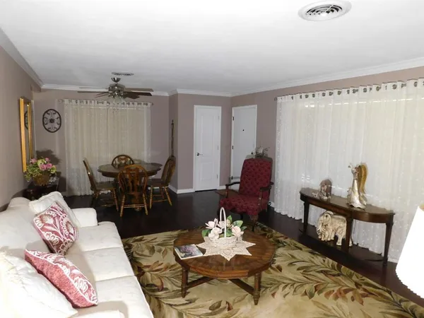 $129,900 | 201 8th Street Southeast, Springhill, LA 71075