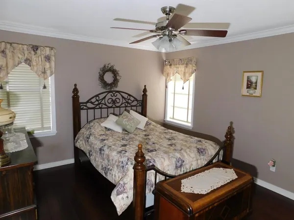 $129,900 | 201 8th Street Southeast, Springhill, LA 71075