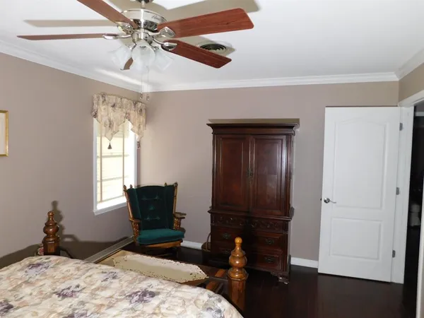 $129,900 | 201 8th Street Southeast, Springhill, LA 71075