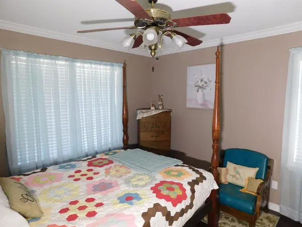 $129,900 | 201 8th Street Southeast, Springhill, LA 71075