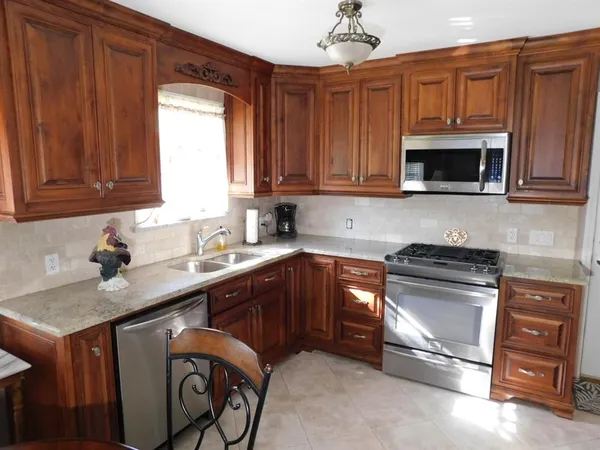 $129,900 | 201 8th Street Southeast, Springhill, LA 71075