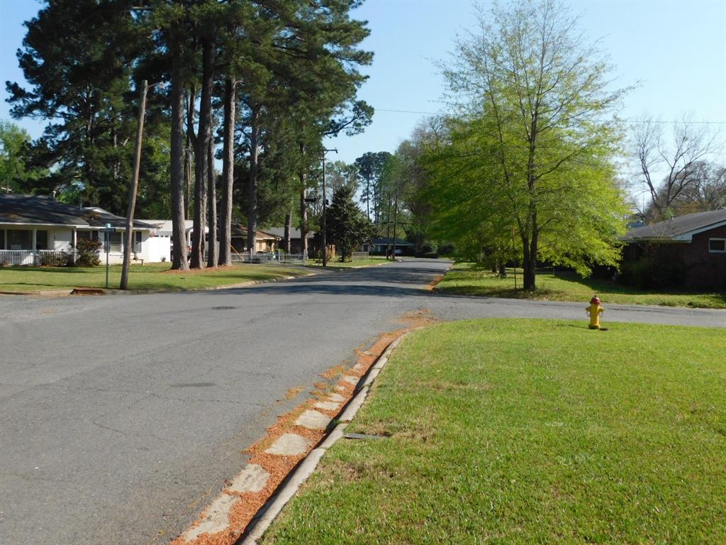 201 8th Street Southeast Springhill, LA 71075 - Photo 3 of 37