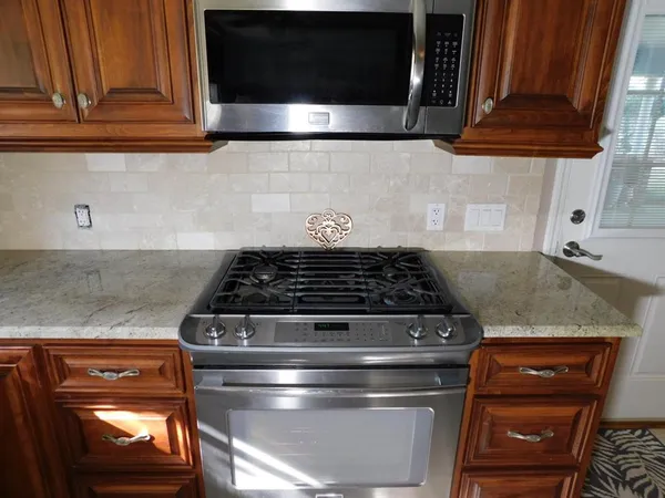 $129,900 | 201 8th Street Southeast, Springhill, LA 71075