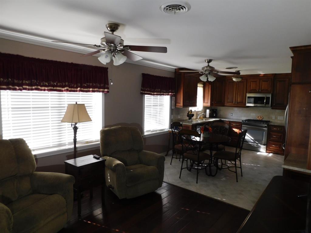 201 8th Street Southeast Springhill, LA 71075 - Photo 34 of 37