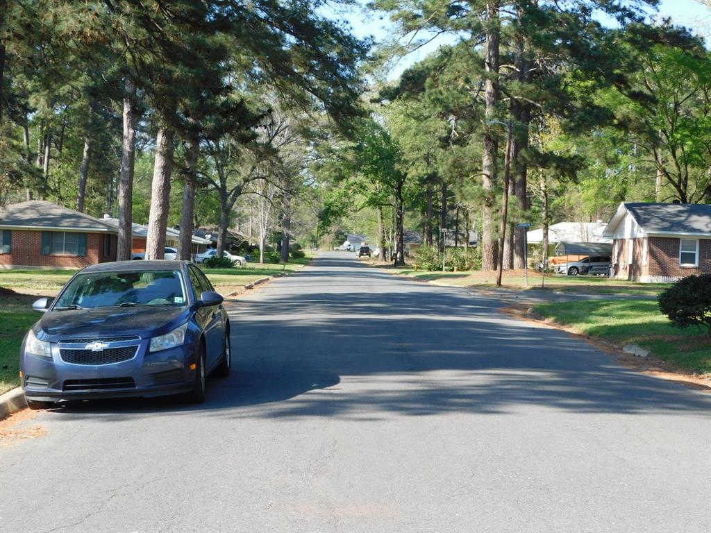 201 8th Street Southeast Springhill, LA 71075 - Photo 4 of 37