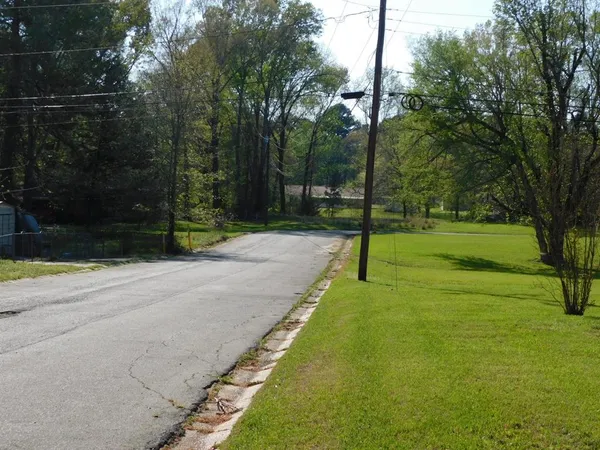 $129,900 | 201 8th Street Southeast, Springhill, LA 71075