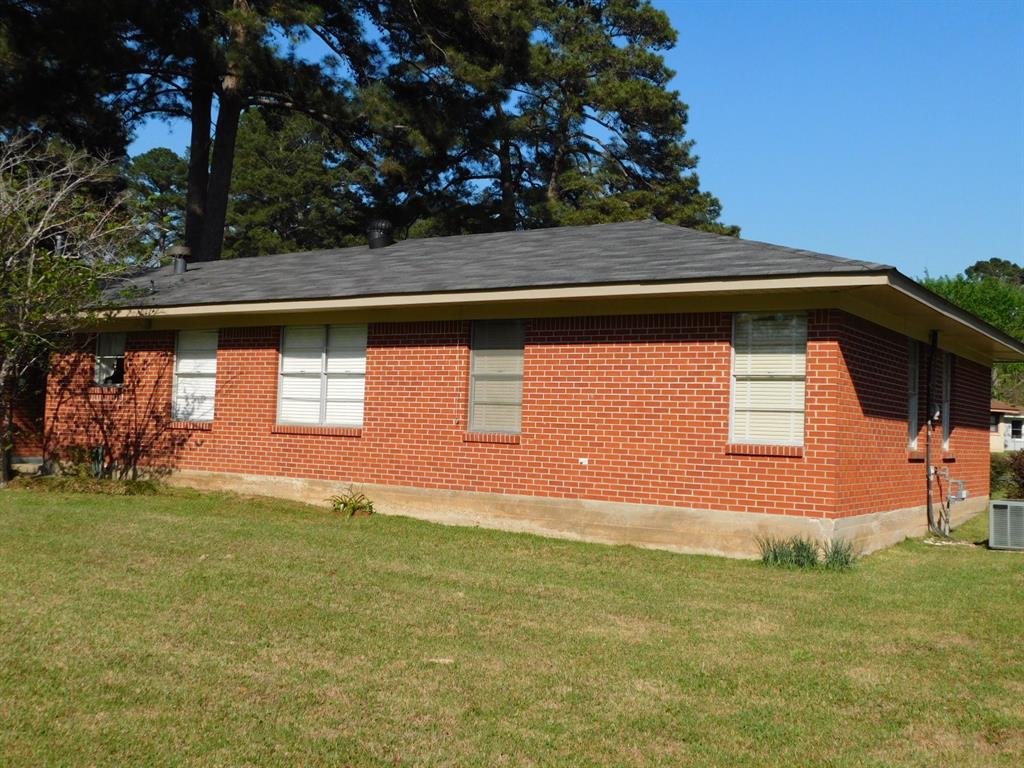 201 8th Street Southeast Springhill, LA 71075 - Photo 9 of 37