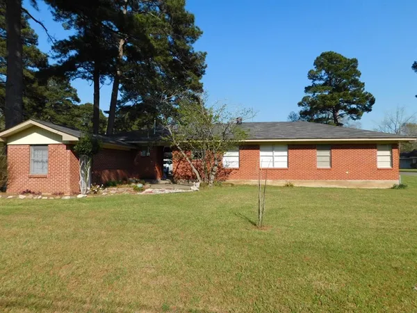 $129,900 | 201 8th Street Southeast, Springhill, LA 71075