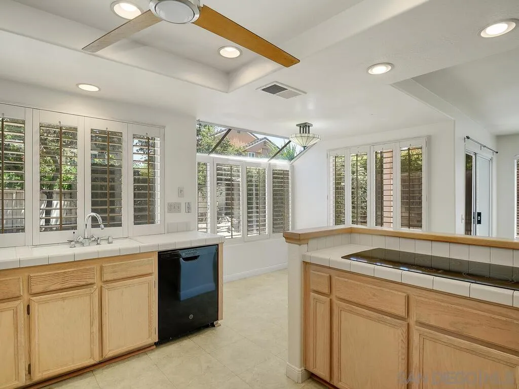 595 Port Harwick Chula Vista, CA 91913 - Photo 11 of 24