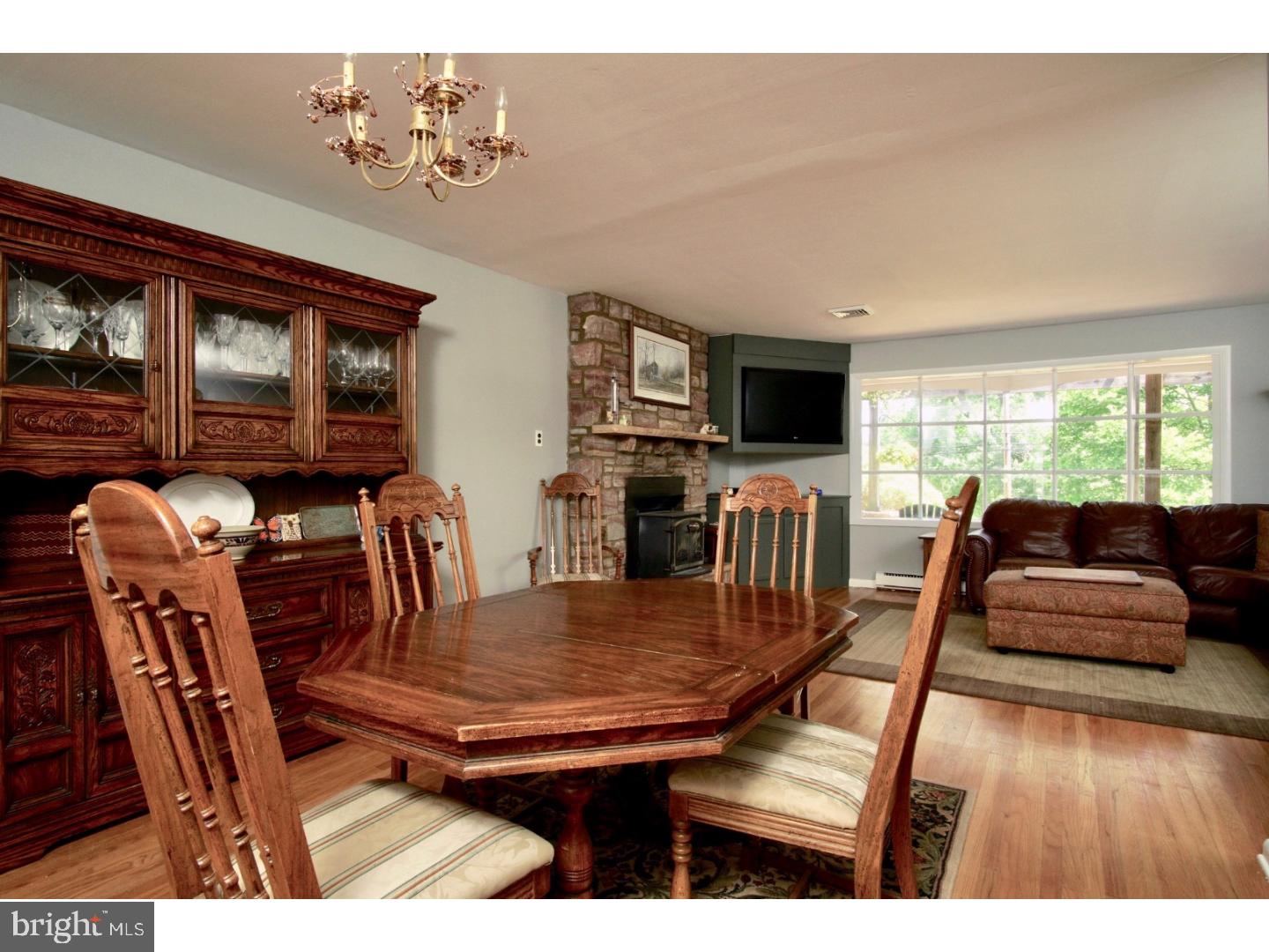 606 County Line Road Telford, PA 18969 - Photo 12 of 25 Dining Room