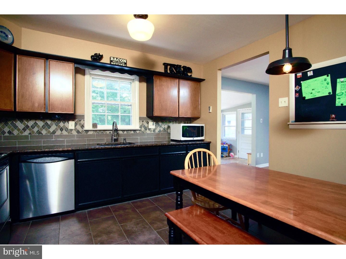 606 County Line Road Telford, PA 18969 - Photo 9 of 25 Kitchen
